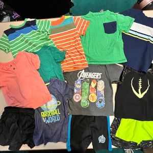 Boys 3T shirts and shorts bundle (12 pieces)